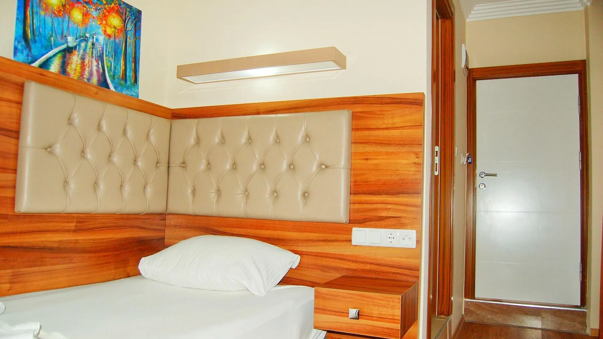 Hotel Twenty 2*, Antalya