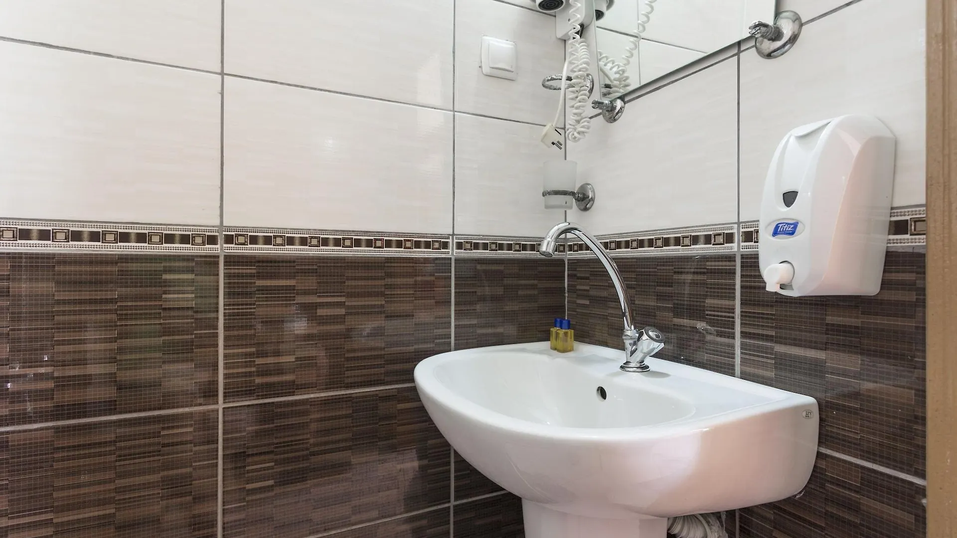 **  Hotel Twenty Antalya Törökország